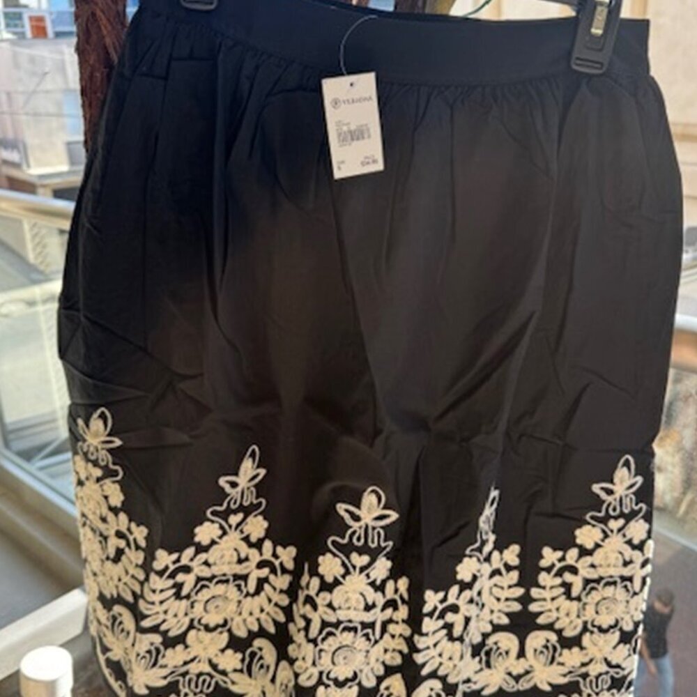NWT Versona Beautiful Border Print Skirt - Picture 3 of 7